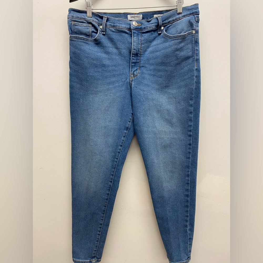 4 for $25 💙 Nine West High Rise Perfect Skinny Jeans 💙 14